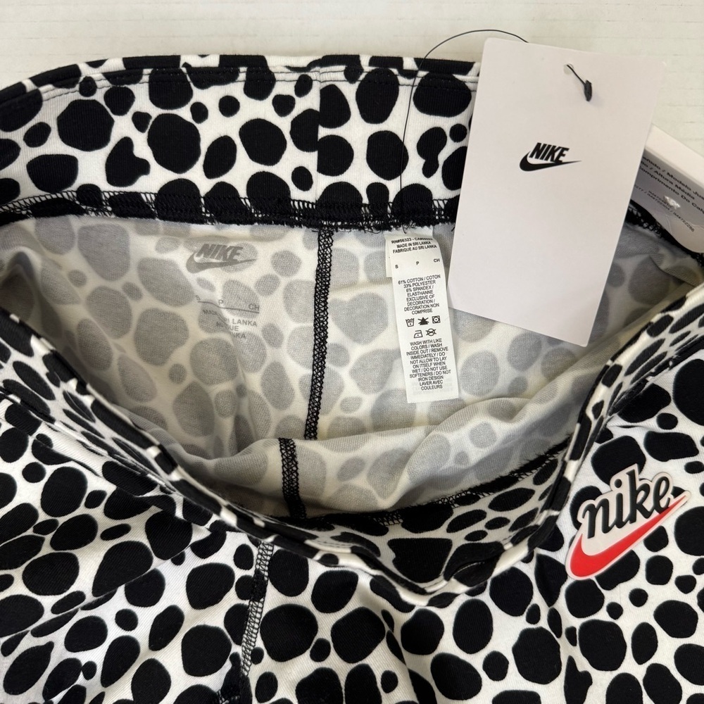 Nike Tight Fit Mid Rise Short Length Biker Shorts - Picture 3 of 6